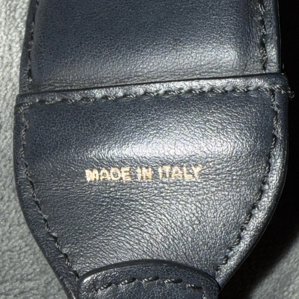 Pre-loved Fendi strap with sequence excellent condition 34” L - Picture 4 of 5